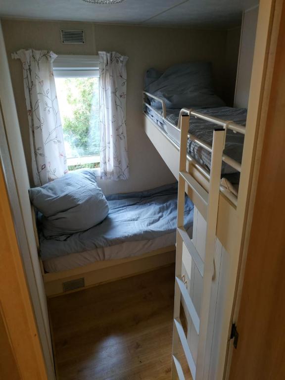 Wnętrze pokoju w 4U Hostel Zgorzelec 3
